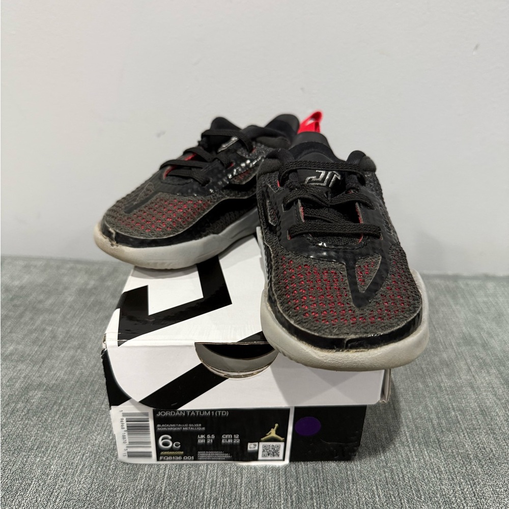 6c Jordan Tatum 1 Sneakers - Gray/Black/Red